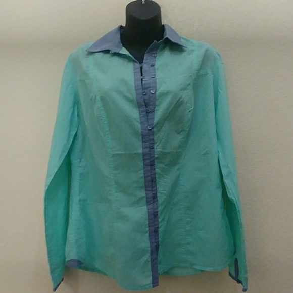 Venus Two Tone Button Down Top - Picture 4 of 8